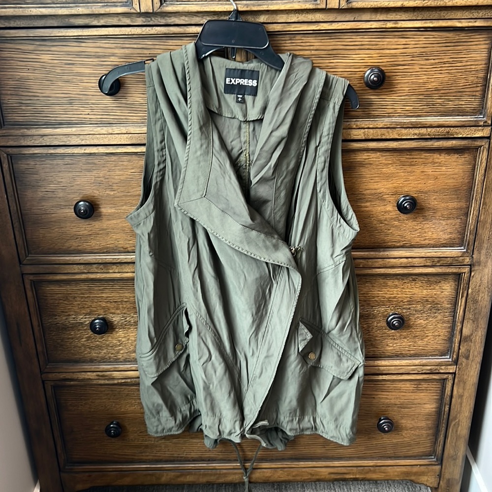 Women’s hooded vest